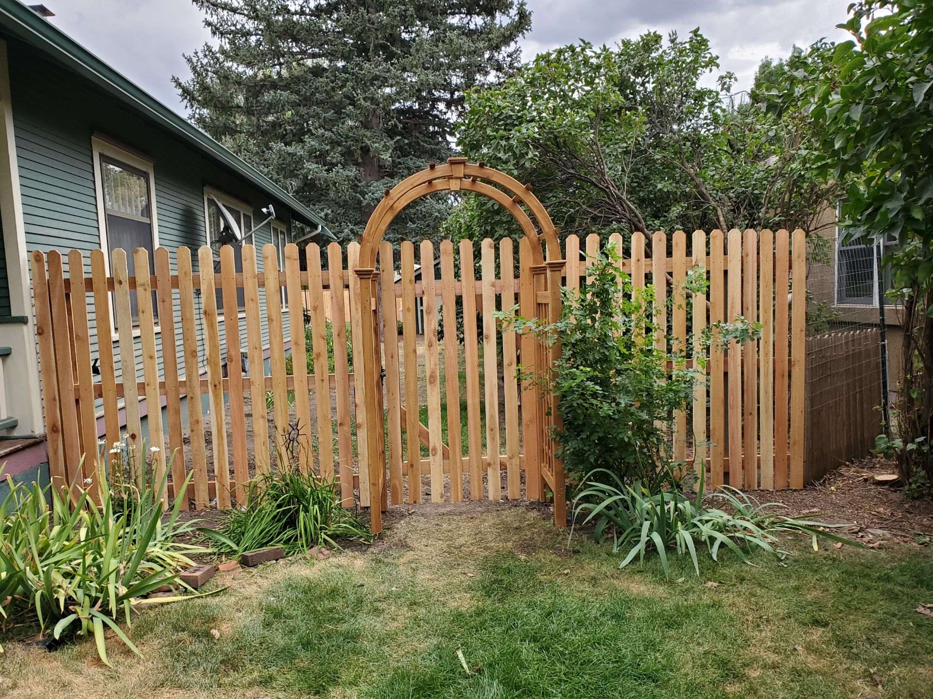 Wood fence installation, project 71